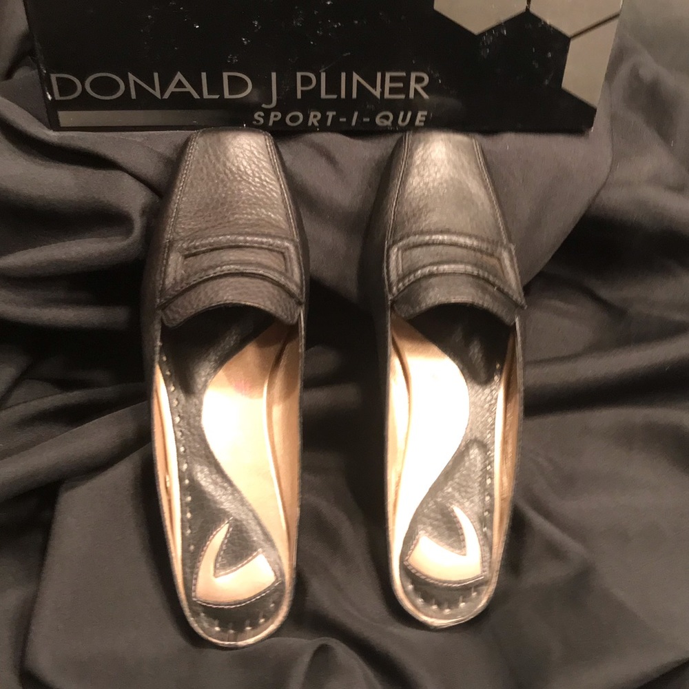 Donald J Pliner Mules
